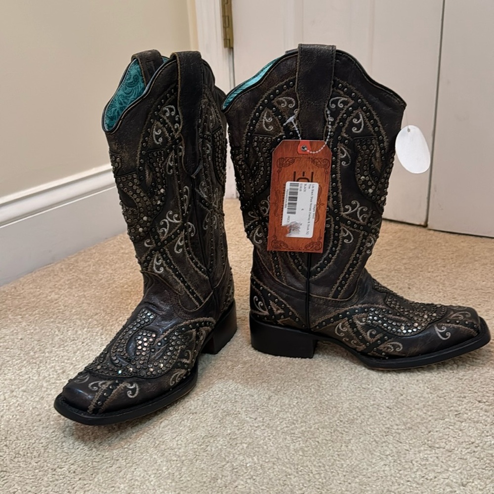 Corral square toe studded boot size 6